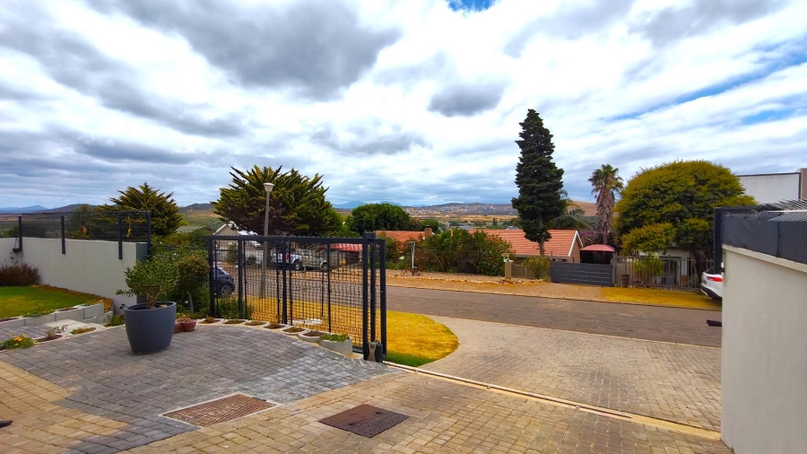 3 Bedroom Property for Sale in Hartenbos Heuwels Western Cape